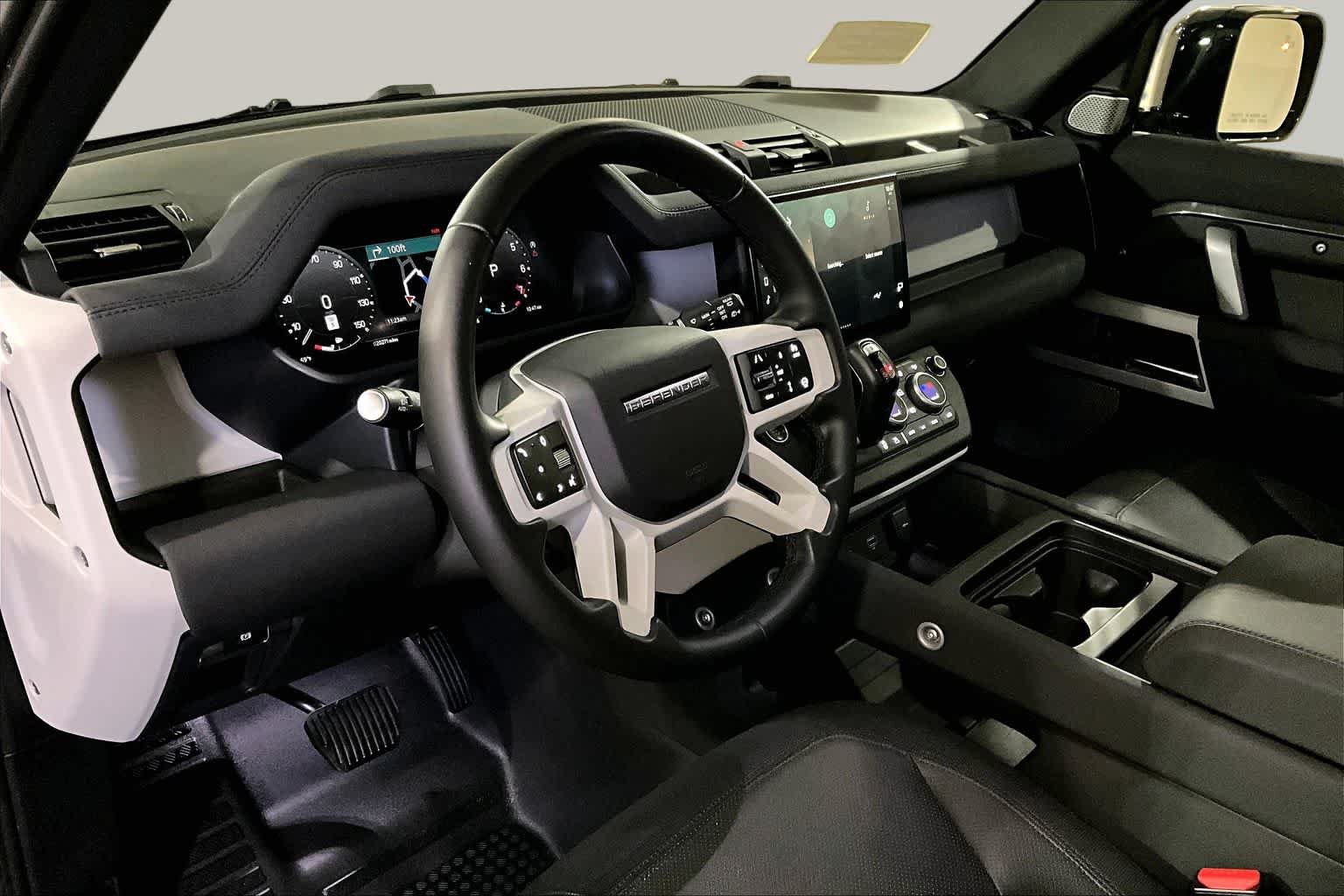 Used 2023 Land Rover Defender 130 X-Dynamic SE AWD/4WD image 17