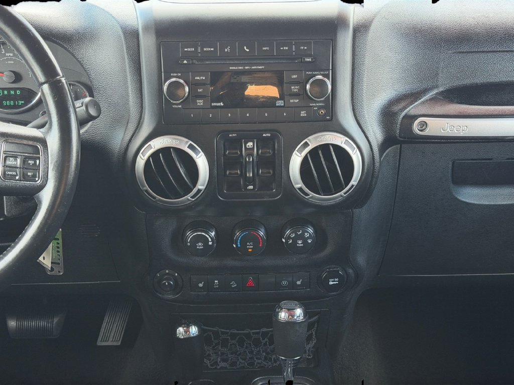 Used 2015 Jeep Wrangler Unlimited Sahara w/ Dual Top Group AWD/4WD image 23