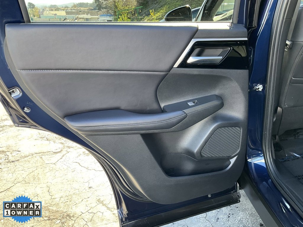 Used 2023 Mitsubishi Outlander SE image 37