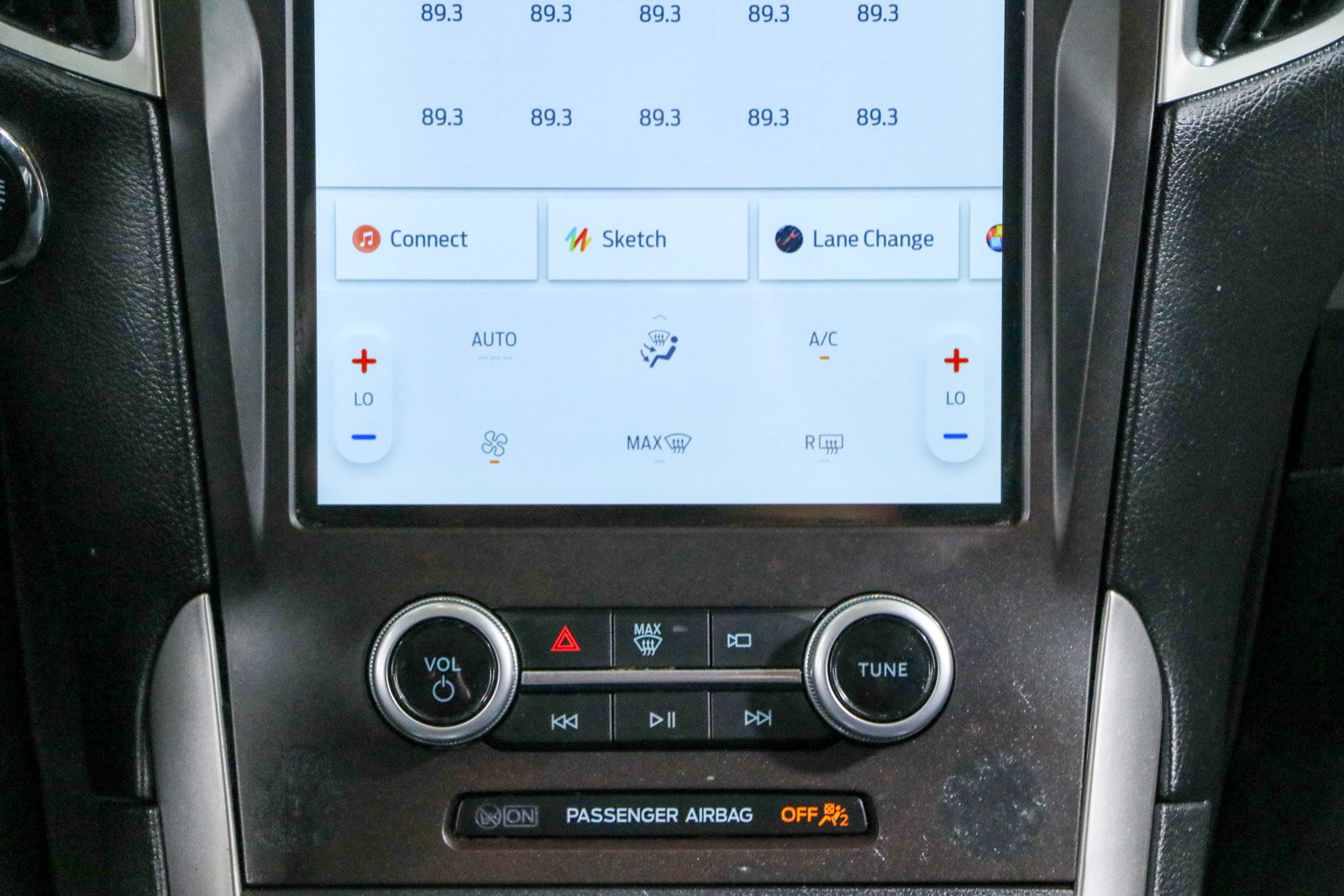 Used 2021 Ford Edge SE image 20