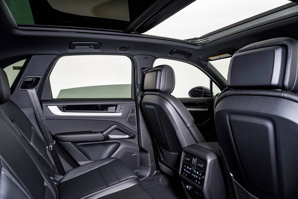 New 2026 Porsche Cayenne E-Hybrid AWD/4WD image 16
