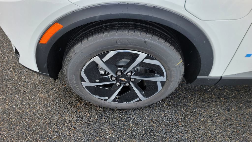 New 2026 Chevrolet Equinox EV LT image 6