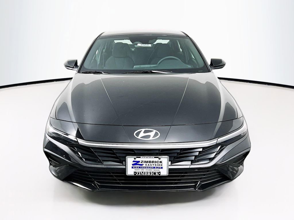 Certified 2025 Hyundai Elantra SEL image 2