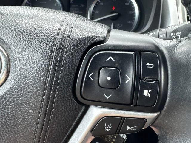 Used 2017 Toyota Highlander XLE FWD image 6