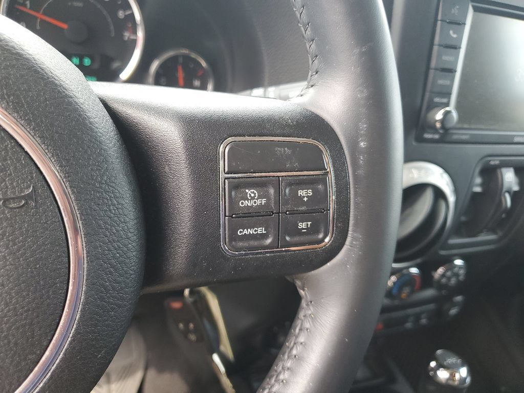 Used 2016 Jeep Wrangler Unlimited Sahara w/ Connectivity Group AWD/4WD image 11