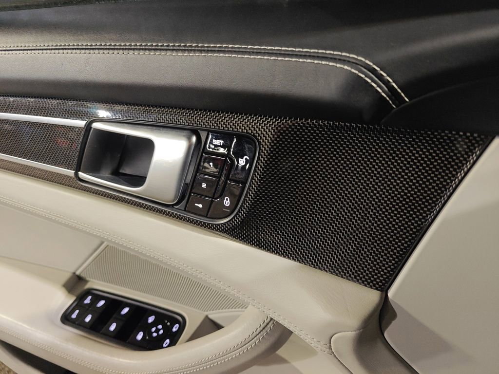 Used 2017 Porsche Panamera Turbo image 6