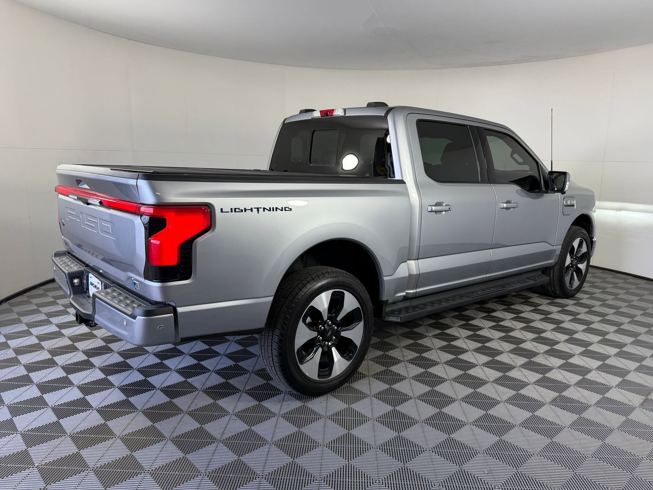 Used 2023 Ford F150 Lightning Platinum image 9