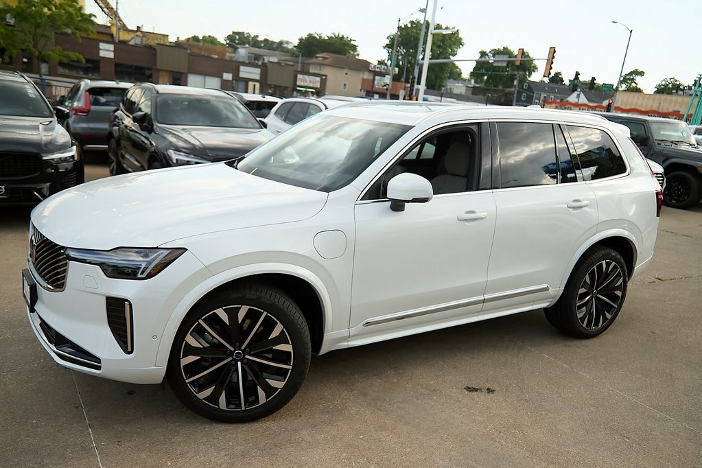 New 2026 Volvo XC90 T8 Plus image 3