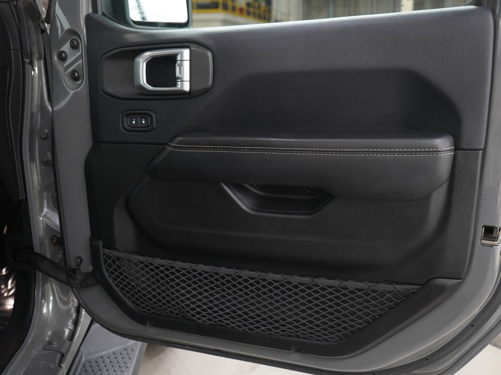 Used 2018 Jeep Wrangler Unlimited Sahara w/ Cold Weather Group image 9