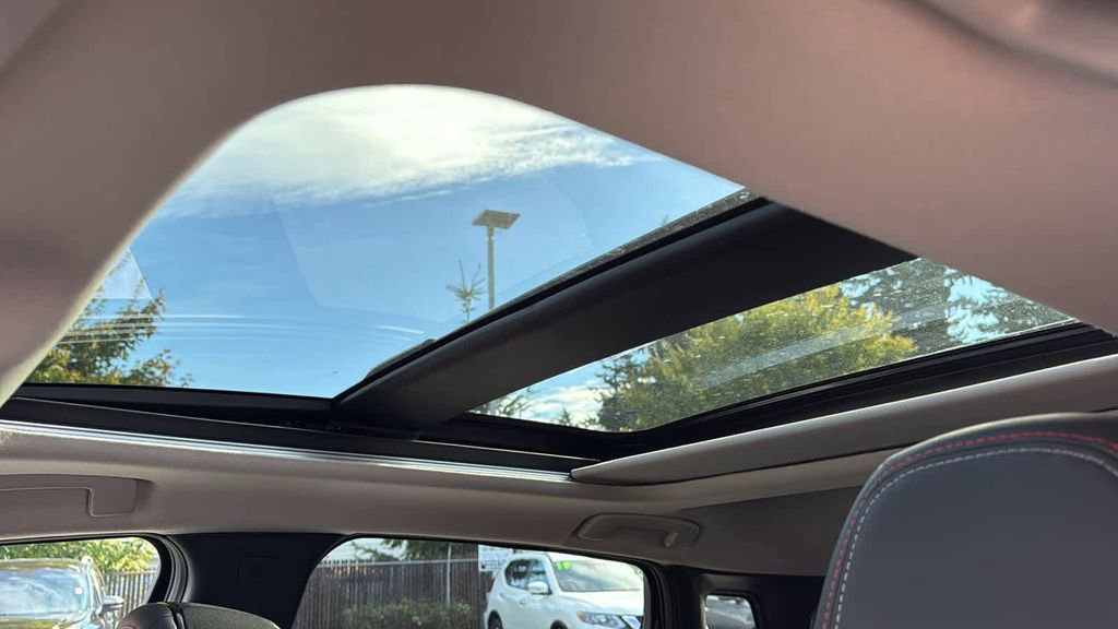 New 2026 Nissan Kicks SR w/ SR Premium Package image 17