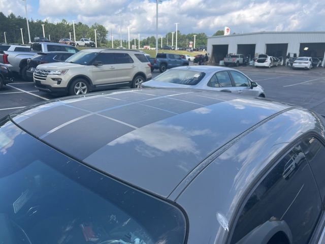 Used 2019 Dodge Challenger SXT w/ Blacktop Package RWD image 5