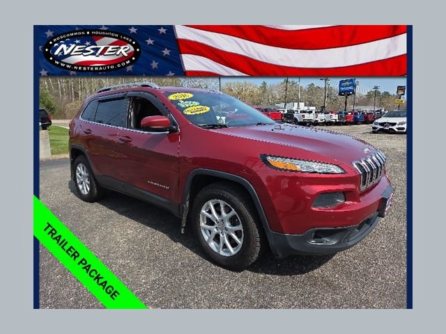 Used 2016 Jeep Cherokee Latitude w/ Cold Weather Group AWD/4WD image 1
