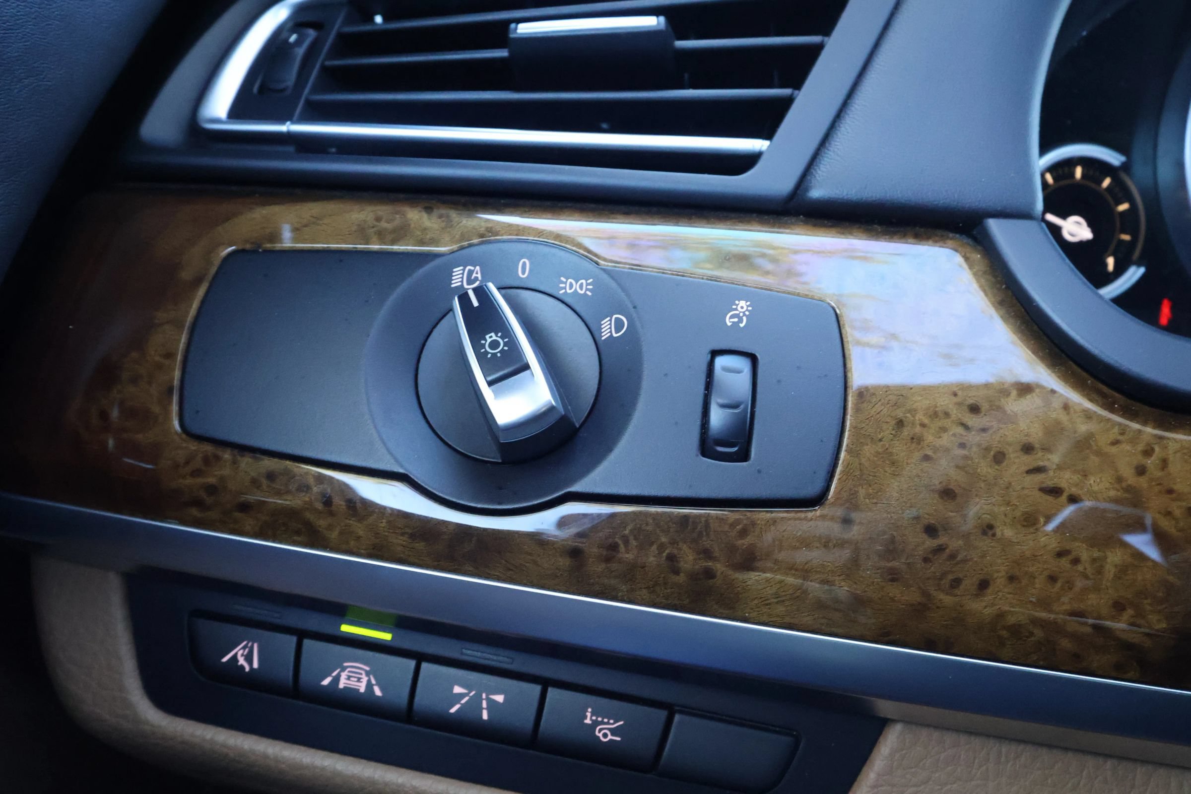 Used 2014 BMW 750Li RWD image 19