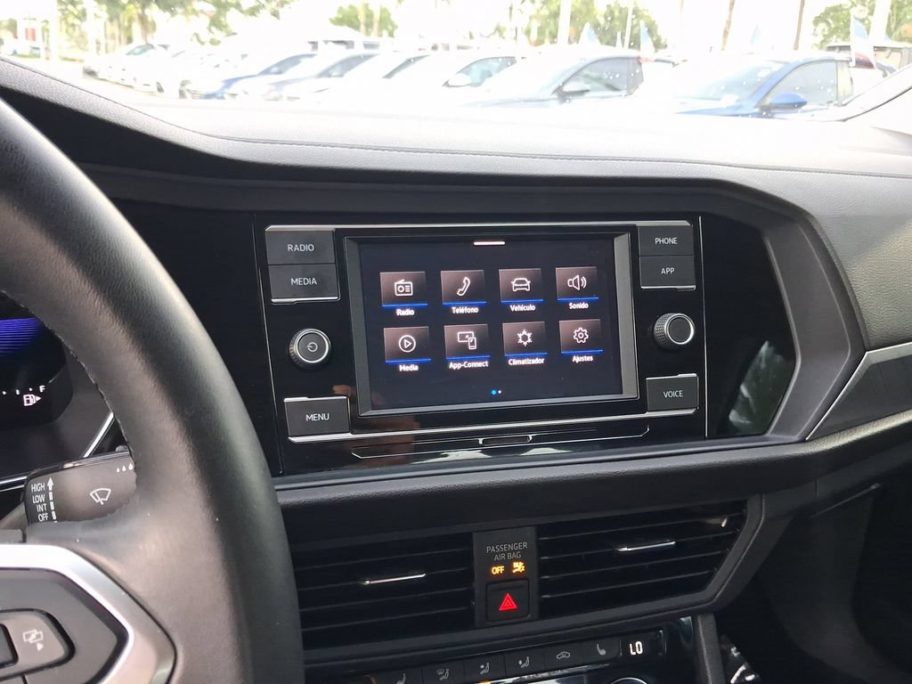 Certified 2023 Volkswagen Jetta SE FWD image 21
