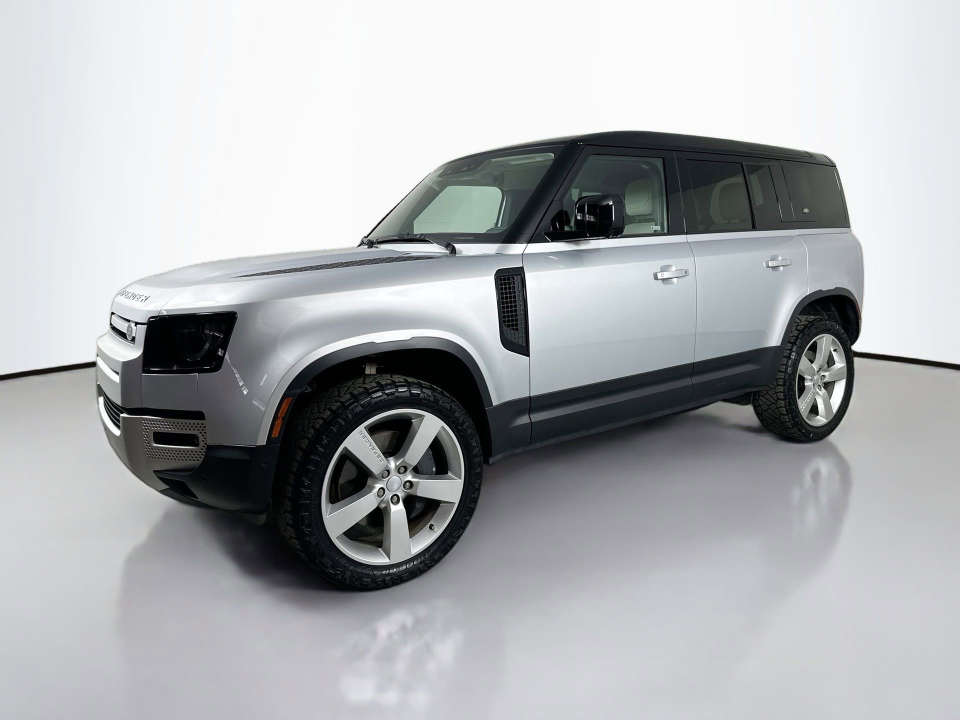 Used 2024 Land Rover Defender 110 SE image 1