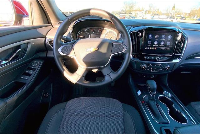 Used 2023 Chevrolet Traverse LT w/ Rear Camera Mirror Package image 5