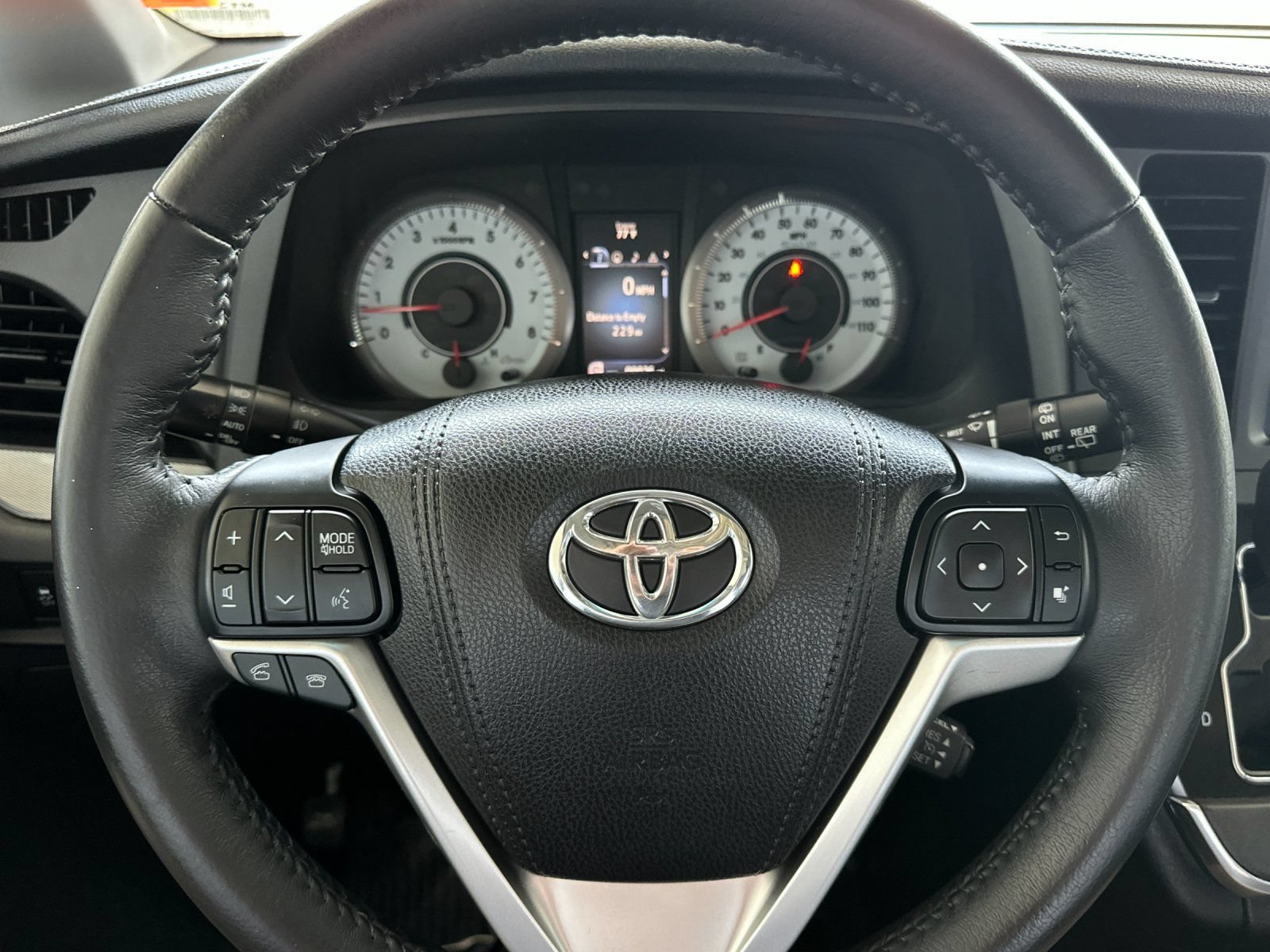 Used 2017 Toyota Sienna SE Premium FWD image 25