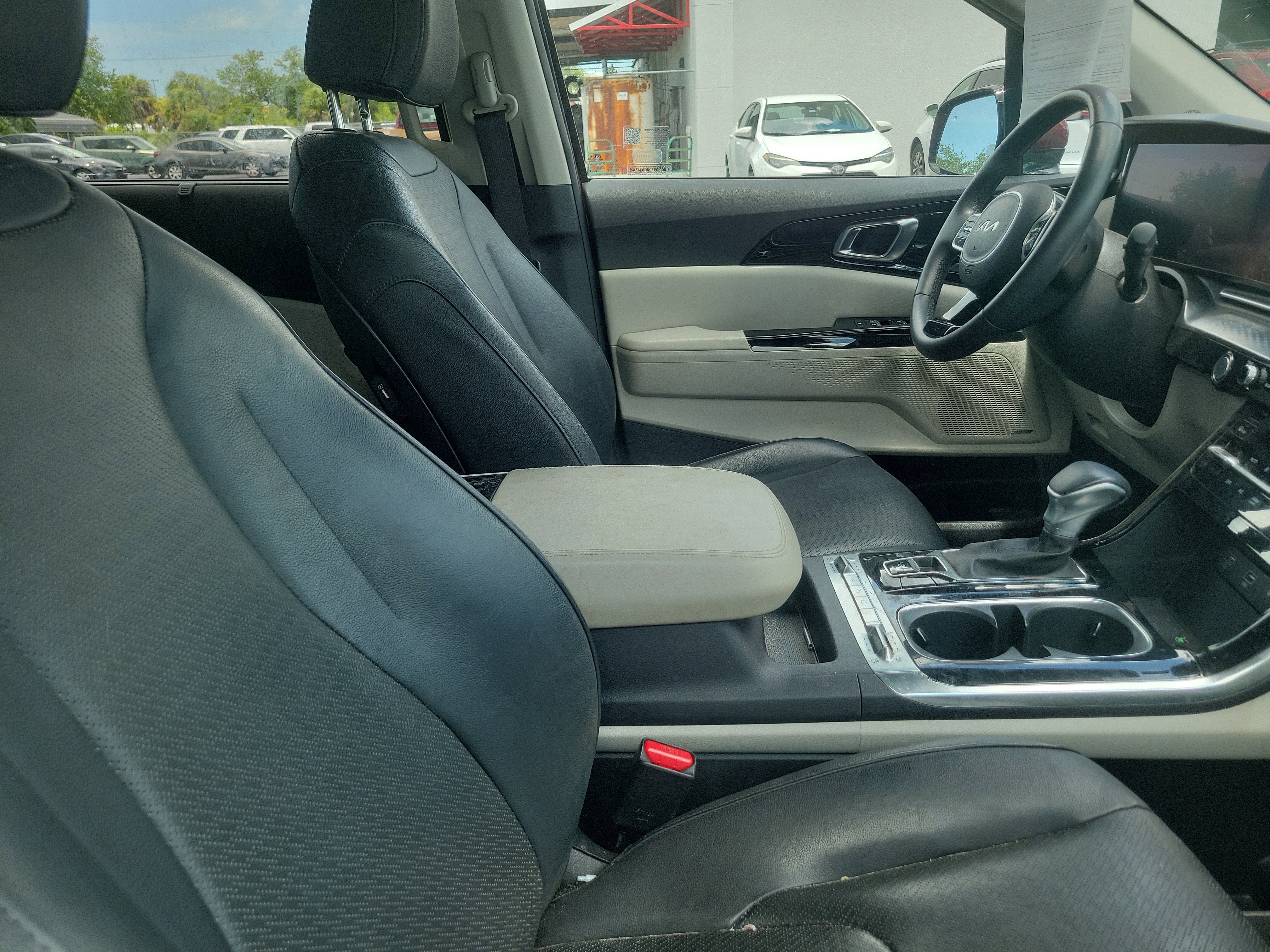 Used 2024 Kia Carnival SX Prestige FWD image 9