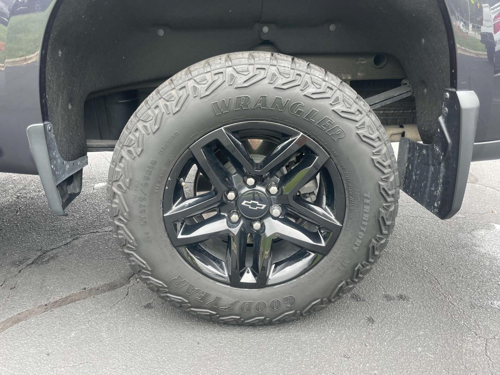 Used 2023 Chevrolet Silverado 1500 LT Trail Boss w/ LPO, Dark Essentials Package AWD/4WD image 7