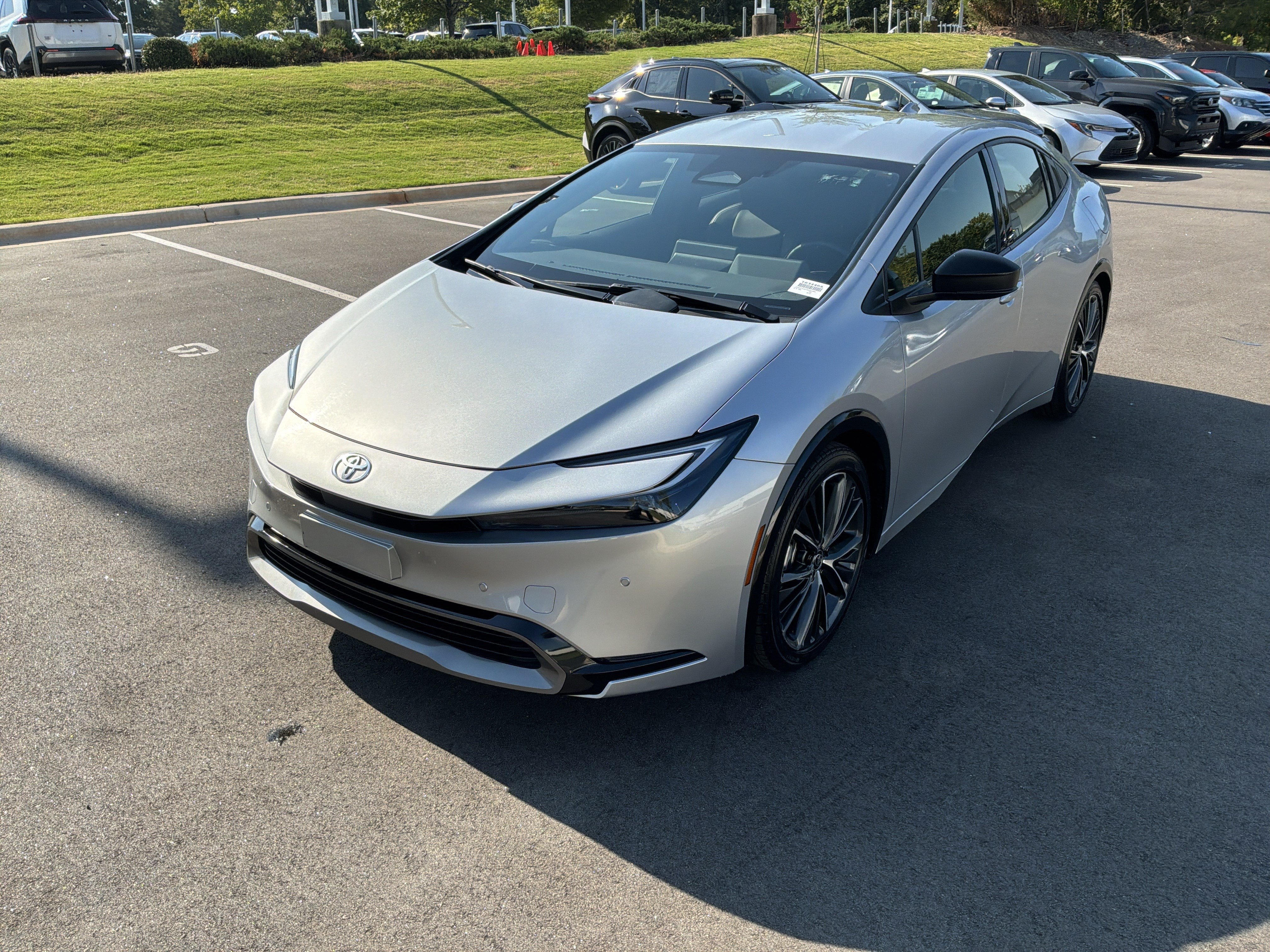Used 2024 Toyota Prius XLE FWD image 5