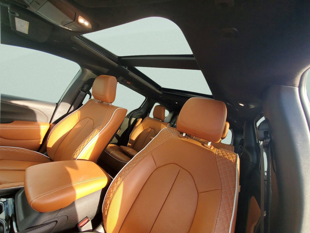 Used 2024 Chrysler Pacifica Pinnacle w/ Trailer Tow Group image 20