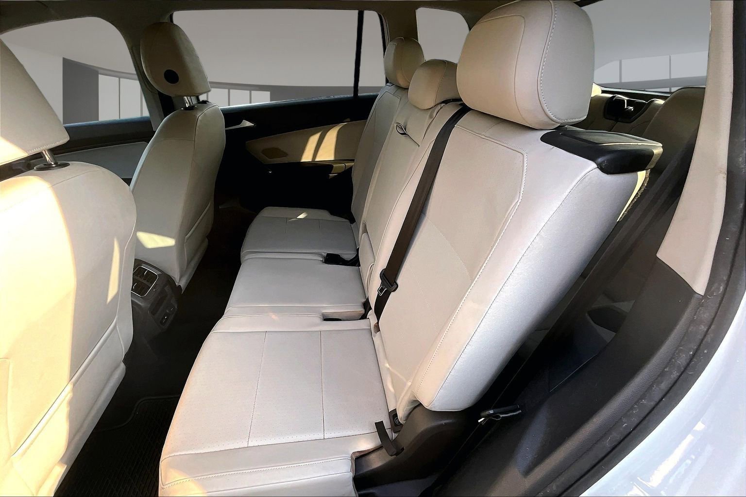 Used 2018 Volkswagen Tiguan SE FWD image 22
