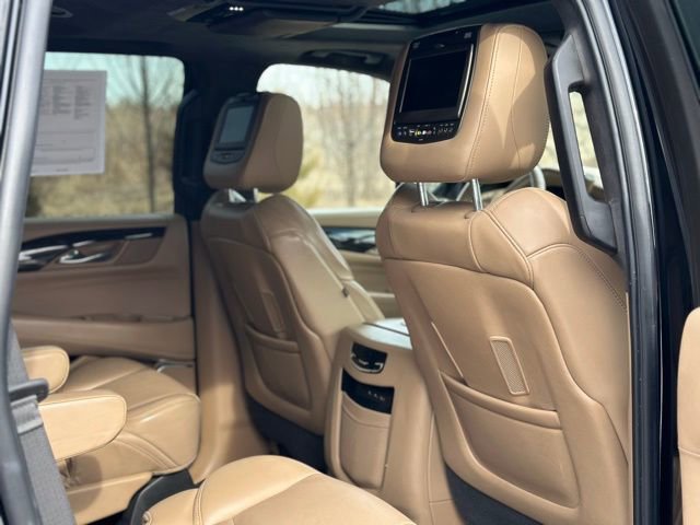 Used 2019 Cadillac Escalade Platinum image 27