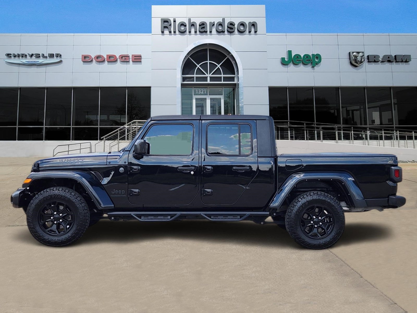 Used 2022 Jeep Gladiator Sport AWD/4WD image 3