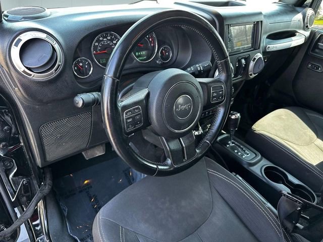 Used 2016 Jeep Wrangler Unlimited Sahara w/ Dual Top Group AWD/4WD image 9