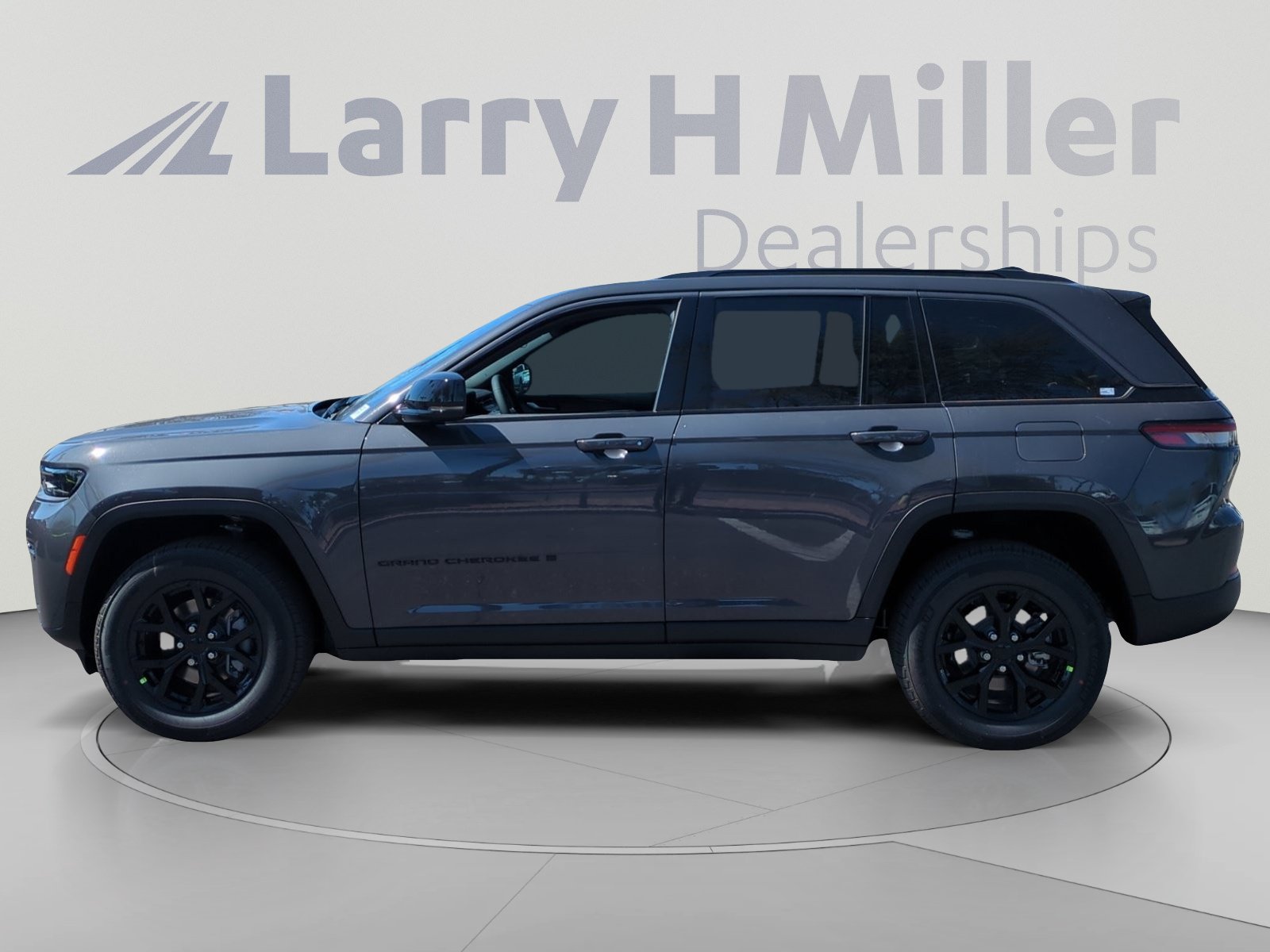 New 2026 Jeep Grand Cherokee Altitude AWD/4WD image 2