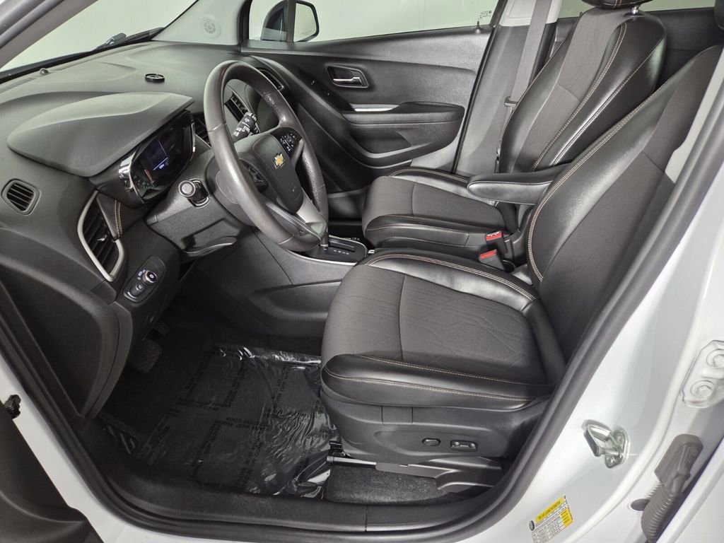 Used 2020 Chevrolet Trax LT w/ Redline Edition image 13