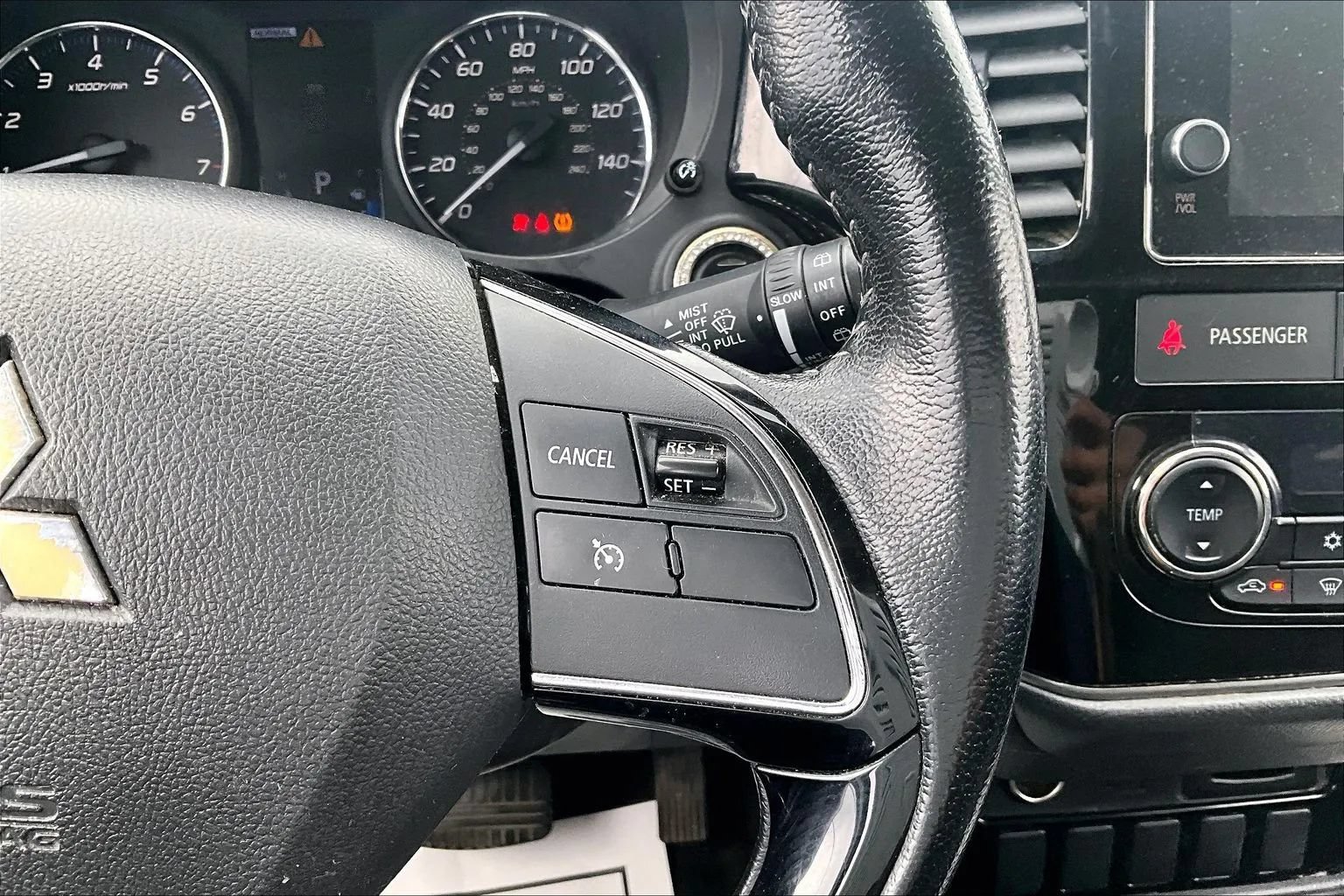 Used 2018 Mitsubishi Outlander SE AWD/4WD image 17