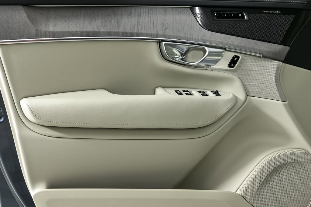 Certified 2026 Volvo XC90 B6 Ultra w/ Protection Package AWD/4WD image 8