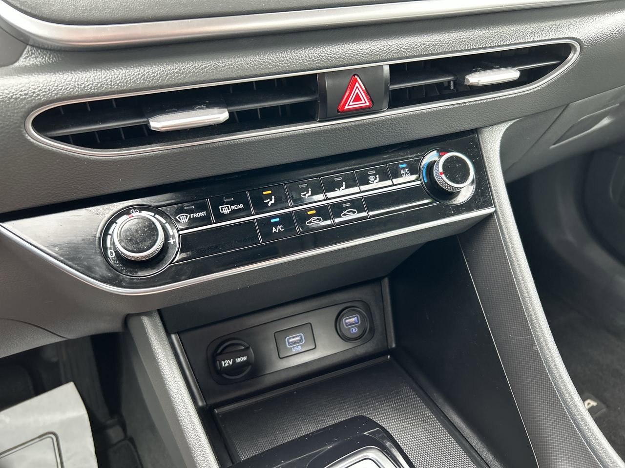 Used 2022 Hyundai Sonata SE w/ Preferred Accessory Package FWD image 27
