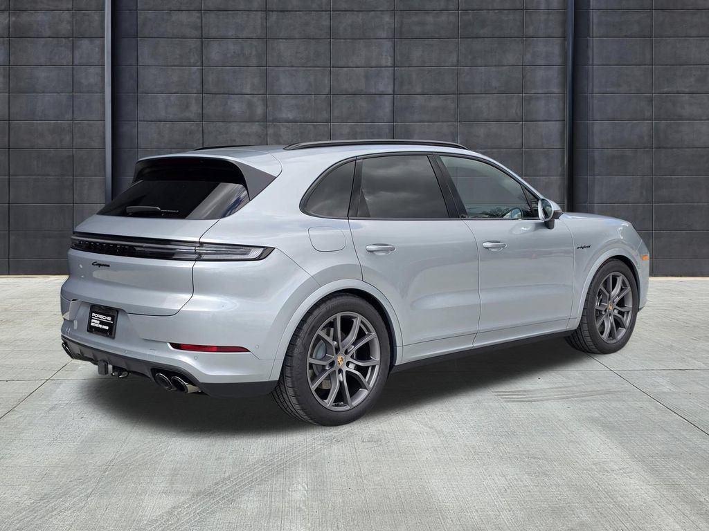 Certified 2026 Porsche Cayenne E-Hybrid AWD/4WD image 8