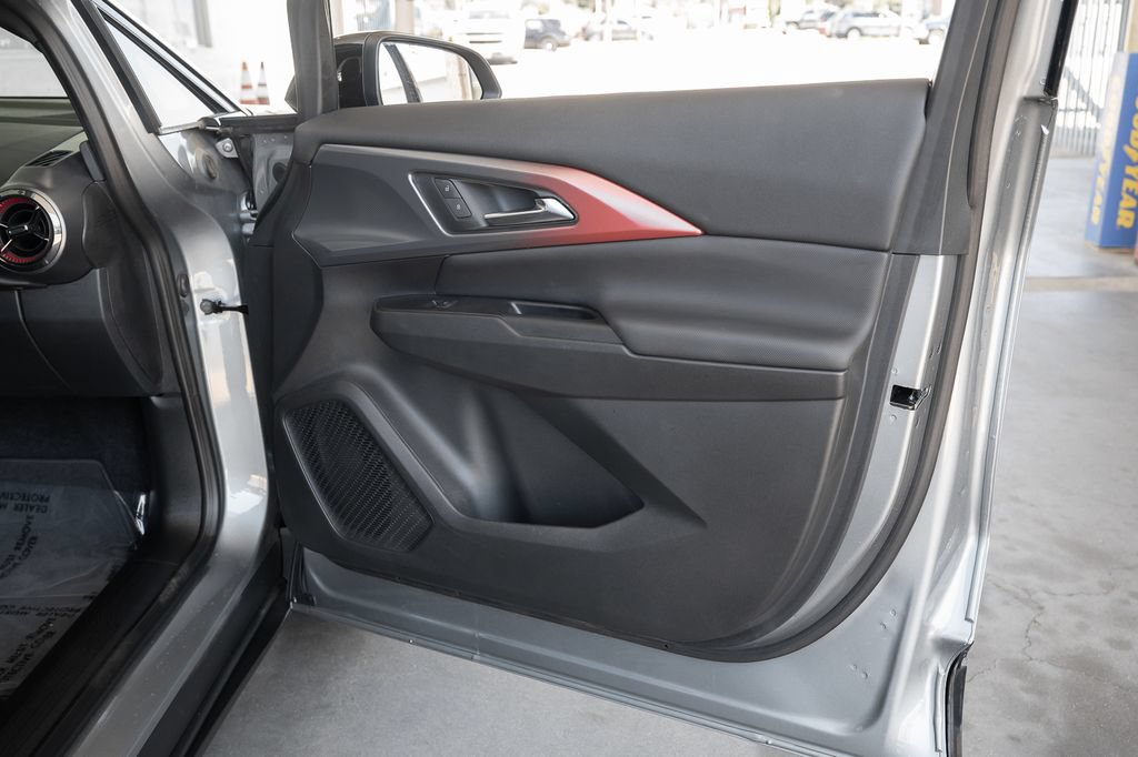 Used 2024 Chevrolet Equinox EV RS FWD image 39