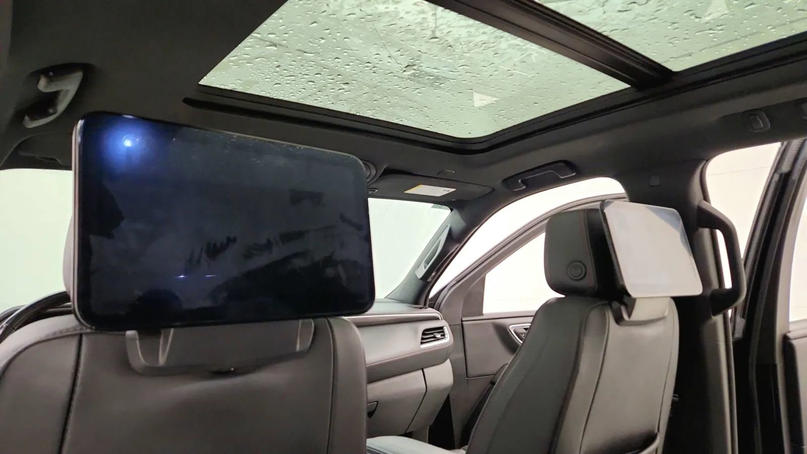 Used 2022 Chevrolet Suburban RST w/ Sport Performance Package image 38