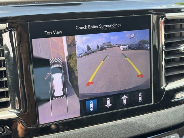 Used 2020 Chrysler Pacifica Touring-L Plus w/ Tire & Wheel Group FWD image 18