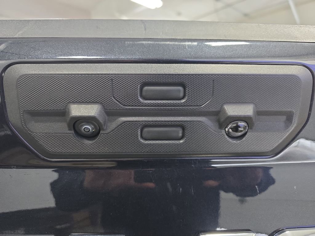 Certified 2025 GMC Sierra 1500 SLT image 13