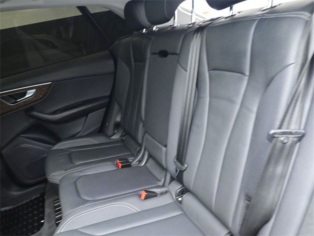 Used 2023 Audi Q8 Premium image 14