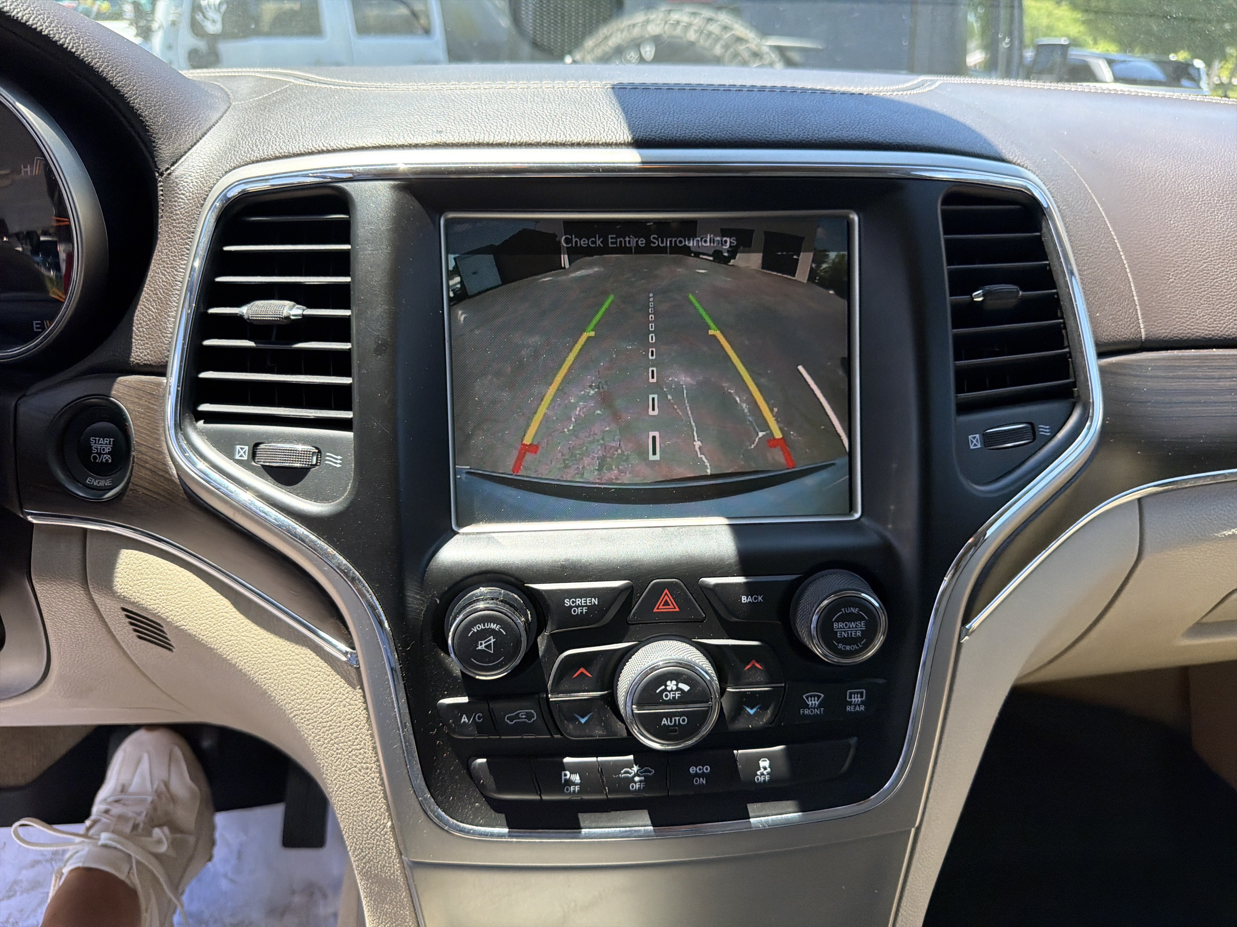 Used 2015 Jeep Grand Cherokee Overland w/ Advanced Technology Group AWD/4WD image 33