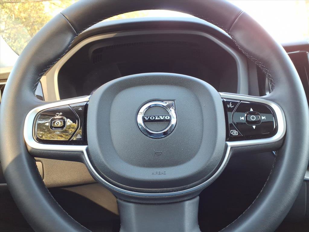 Certified 2025 Volvo XC60 B5 Plus image 27