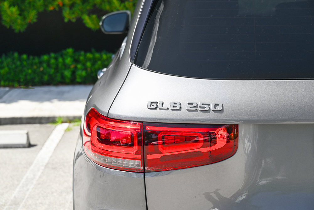 Used 2021 Mercedes-Benz GLB 250 4MATIC w/ Premium Package image 7