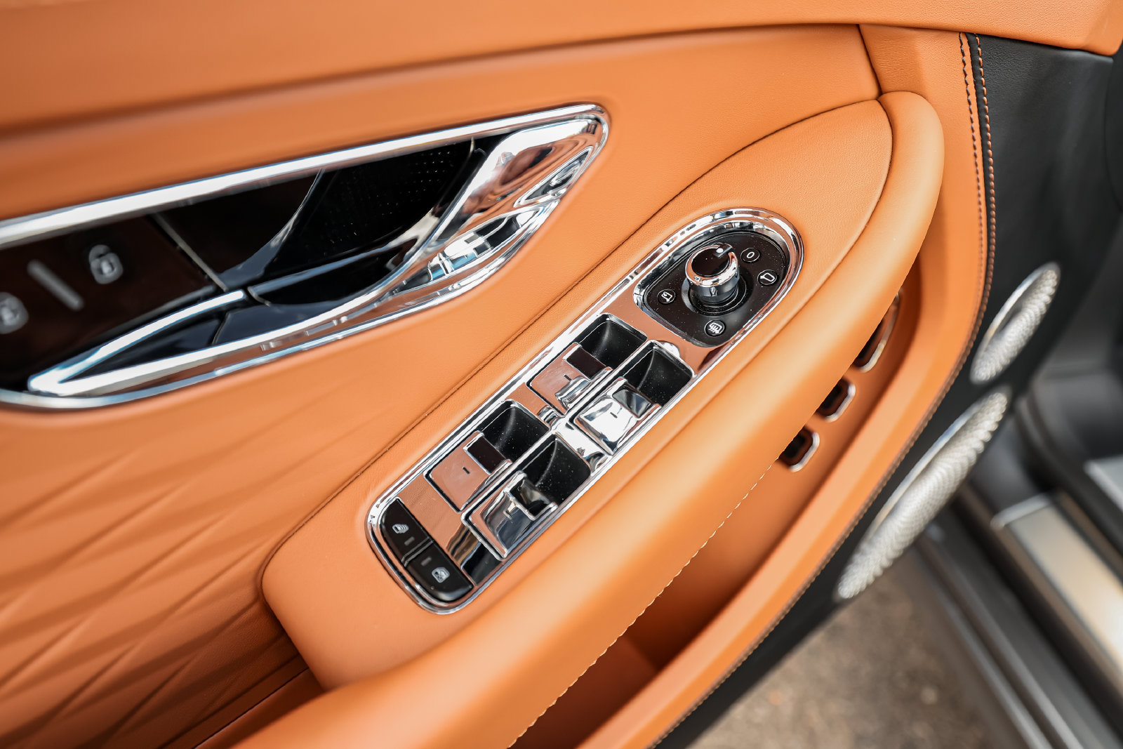 Certified 2026 Bentley Continental GT Azure AWD/4WD image 25