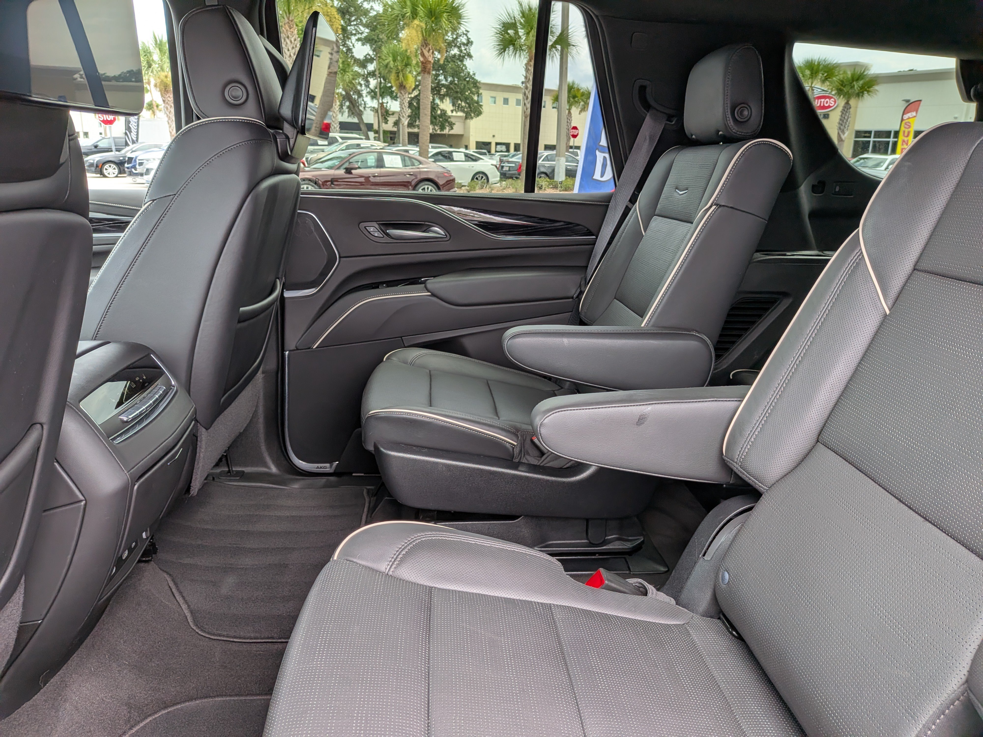Certified 2023 Cadillac Escalade Sport w/ LPO, ONYX Package AWD/4WD image 17