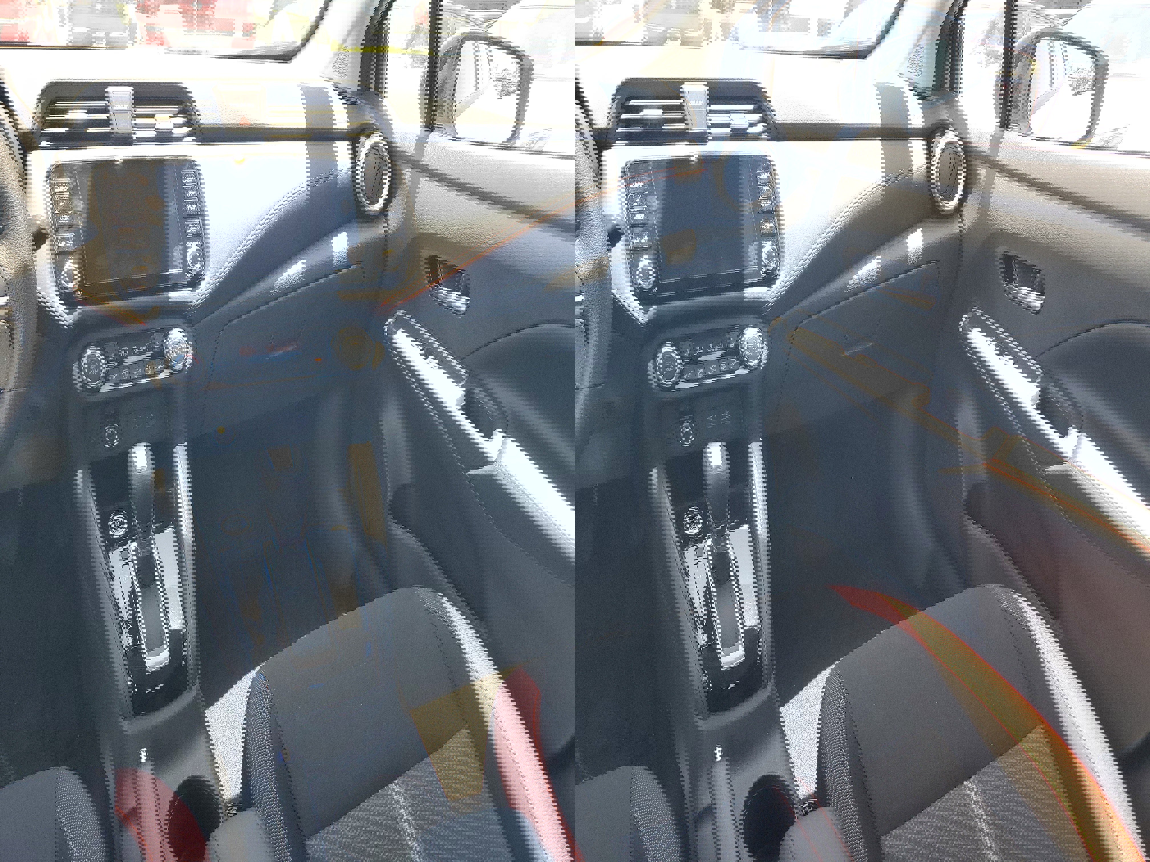 New 2025 Nissan Versa SR w/ Trunk Package image 14