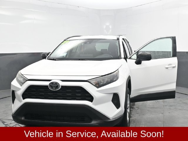 Used 2021 Toyota RAV4 LE AWD/4WD image 2