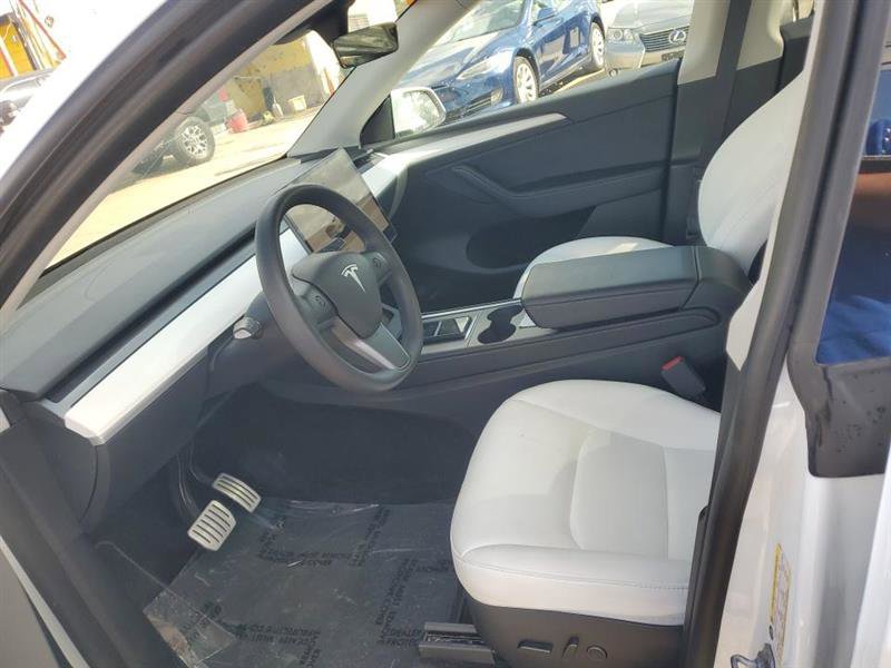 Used 2023 Tesla Model Y Performance image 9