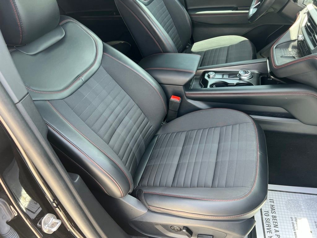 Used 2025 Ford Explorer ST-Line w/ Premium Package RWD image 41