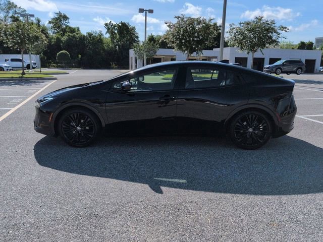 Used 2025 Toyota Prius FWD image 7